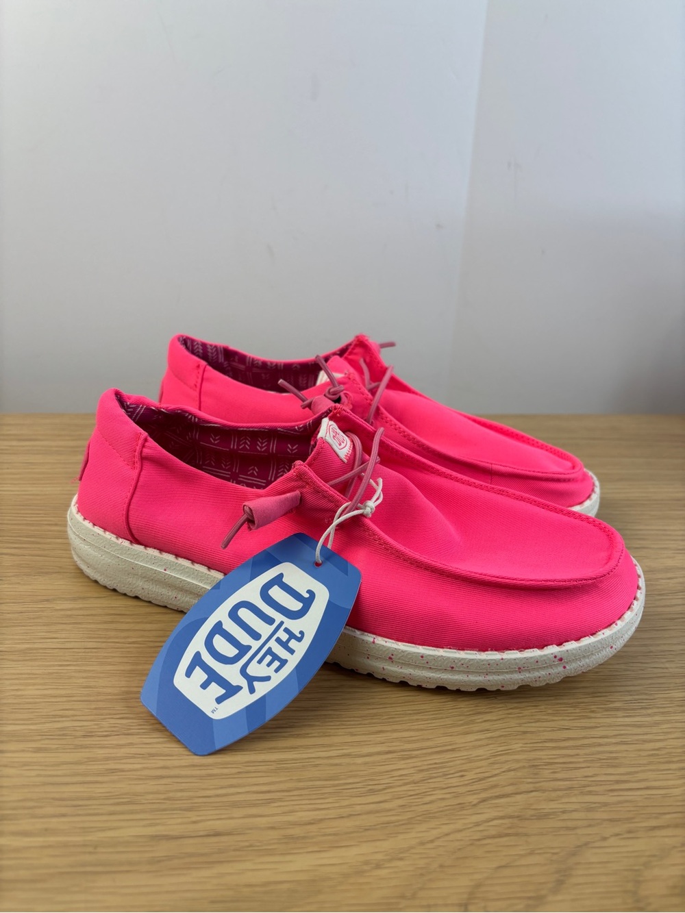 HEYDUDE Wendy Stretch Canvas Slip-On Shoe Vibrant Neon Pink Woman’s 8 NWT